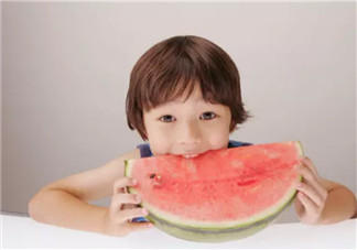 寶寶什么時候可以吃西瓜 夏天寶寶吃西瓜注意事項