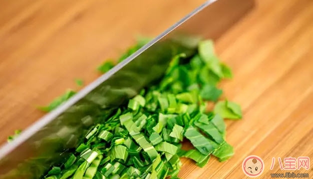 寶寶不愛吃青菜怎么辦 寶寶青菜粥的做法(吃一口愛上青菜)