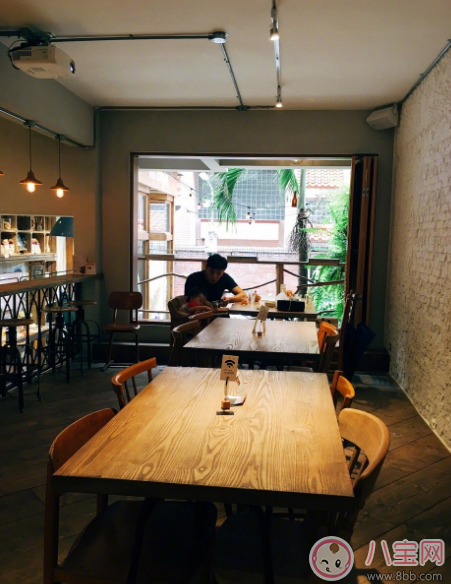 小米粒和爸爸吃飯愛意滿滿 伊能靜寶貝小米粒外出吃什么