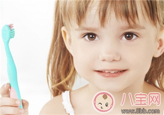 寶寶牙刷使用有講究 學(xué)《爸爸去哪兒》Kimi刷牙告別牙齦問題 寶寶牙刷使用有講究 學(xué)《爸爸去哪兒》Kimi刷牙告別牙齦問題