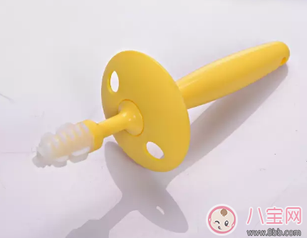 寶寶牙刷使用有講究 學(xué)《爸爸去哪兒》Kimi刷牙告別牙齦問題 寶寶牙刷使用有講究 學(xué)《爸爸去哪兒》Kimi刷牙告別牙齦問題