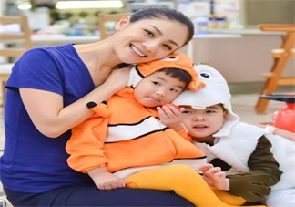 大寶和二寶能和睦相處？ 胡可教會大家