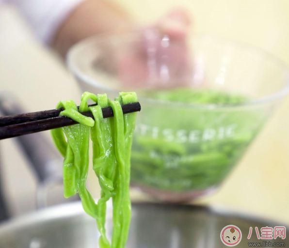 食欲大開的彩色面條:五彩時(shí)蔬鮮蝦面 食欲大開的彩色面條:五彩時(shí)蔬鮮蝦面