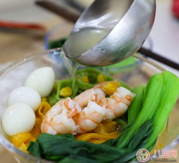 食欲大開的彩色面條:五彩時(shí)蔬鮮蝦面 食欲大開的彩色面條:五彩時(shí)蔬鮮蝦面