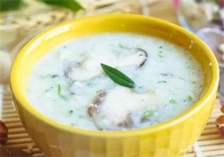寶寶不喜歡吃白粥 來(lái)份香菇玉米雞茸粥