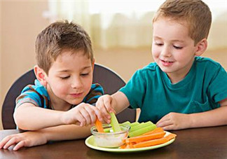 夏季寶寶如何飲食 應該注意什么呢