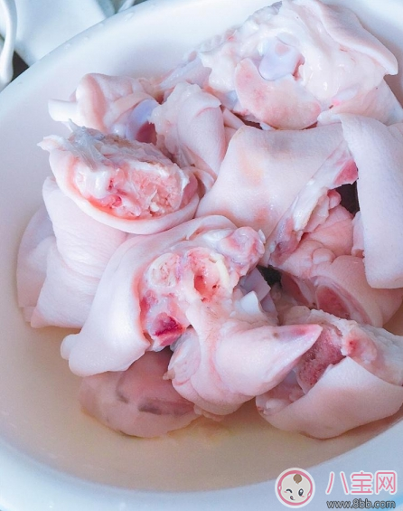 夏日沒(méi)胃口 來(lái)份椒鹽豬蹄下飯香 夏日沒(méi)胃口 來(lái)份椒鹽豬蹄下飯香