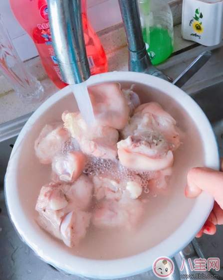 夏日沒(méi)胃口 來(lái)份椒鹽豬蹄下飯香 夏日沒(méi)胃口 來(lái)份椒鹽豬蹄下飯香