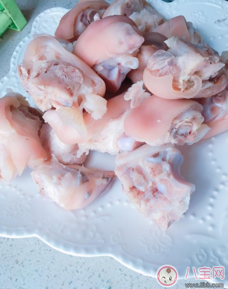 夏日沒(méi)胃口 來(lái)份椒鹽豬蹄下飯香 夏日沒(méi)胃口 來(lái)份椒鹽豬蹄下飯香