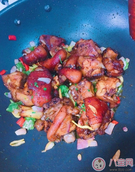 夏日沒(méi)胃口 來(lái)份椒鹽豬蹄下飯香 夏日沒(méi)胃口 來(lái)份椒鹽豬蹄下飯香