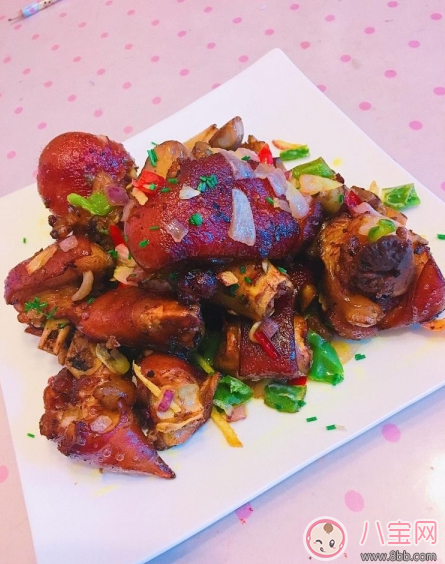 夏日沒(méi)胃口 來(lái)份椒鹽豬蹄下飯香 夏日沒(méi)胃口 來(lái)份椒鹽豬蹄下飯香