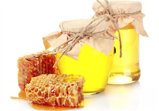 注意！這些食物千萬(wàn)不能給寶寶吃