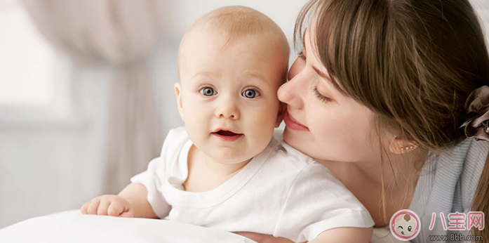 母乳喂養(yǎng)的好處與壞處 哺乳里的利與弊