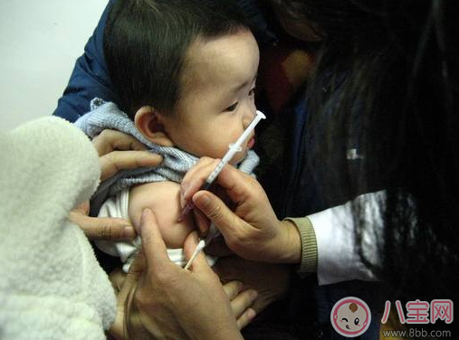 孩子打針不哭的方法什么 怎么做讓孩子乖巧的打針