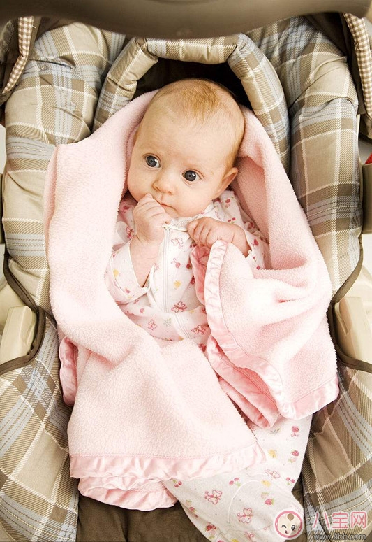 國慶節(jié)帶新生兒旅行的好處 新生出行準備須知