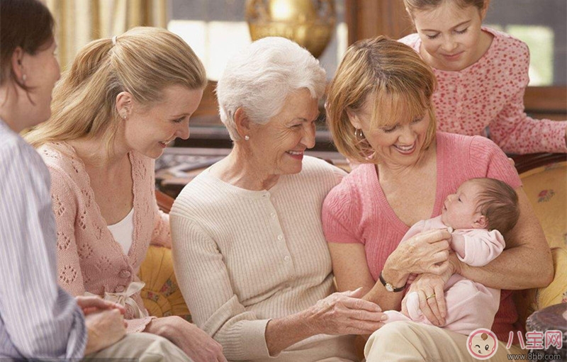 國慶節(jié)帶新生兒旅行的好處 新生出行準備須知