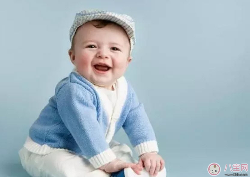 媽媽摟著寶寶睡好嗎 摟著寶寶睡覺(jué)有哪些影響