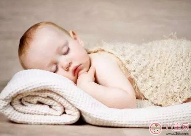 新生兒睡覺能開夜燈嗎 新生兒睡覺開夜燈好嗎