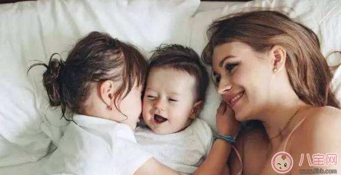 二胎媽媽怎么帶好兩個孩子 二孩媽媽怎么照顧兩個孩子生活學習