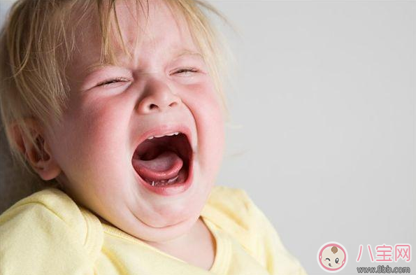 孩子在公眾場合大吼大叫 這個方法悄悄化解 孩子在公眾場合大吼大叫 這個方法悄悄化解