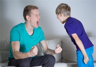 孩子在公眾場合大吼大叫 這個(gè)方法悄悄化解