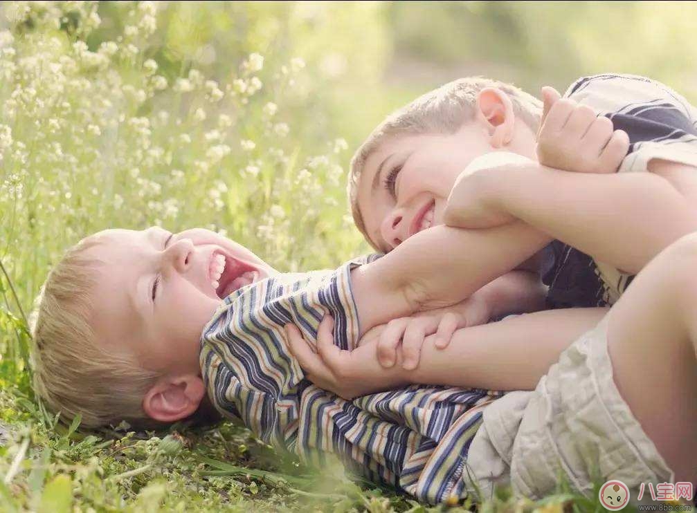 秋季寶寶有頭皮屑的原因 如何天然去除孩子頭皮屑