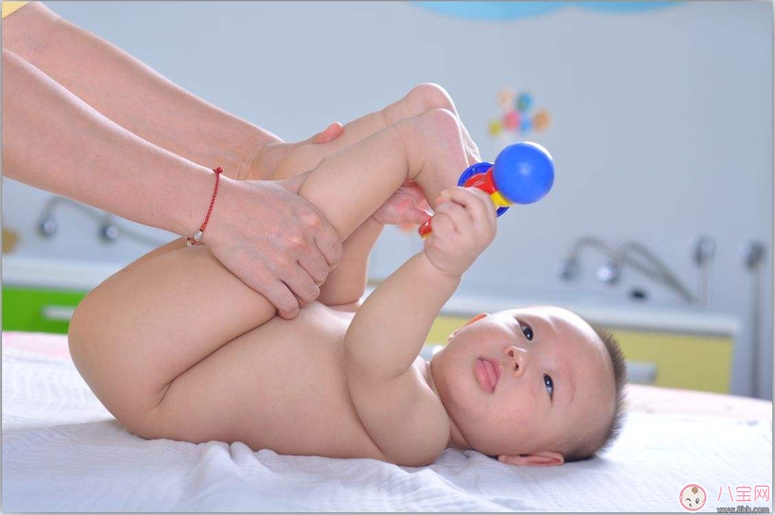 幼兒游泳變聰明 越早學(xué)習(xí)效果越好 