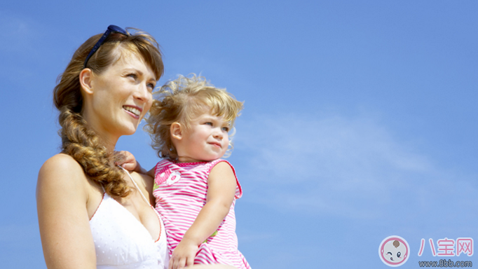 第一次帶寶寶外出需要注意什么 第一次帶小孩出門攻略 第一次帶寶寶外出需要注意什么 第一次帶小孩出門攻略