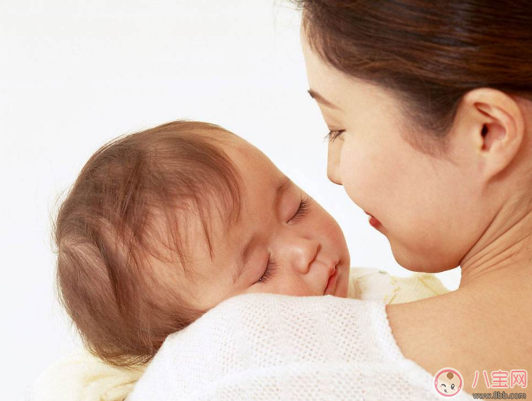 哄孩子睡覺(jué)一放下秒醒 媽媽被孩子的吵鬧吵得實(shí)在太累 哄孩子睡覺(jué)一放下秒醒 媽媽被孩子的吵鬧吵得實(shí)在太累