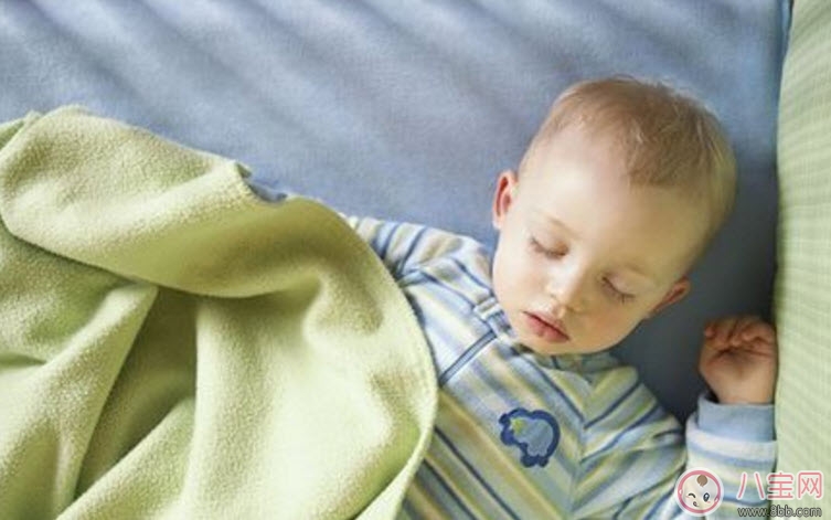 寶寶穿太多有什么壞處 寶寶穿太多反而生病是真的嗎