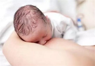 母乳喂養(yǎng)很艱難 別不小心走到坑里面去了