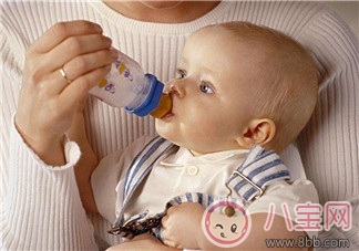 一歲前寶寶  脊椎發(fā)育關鍵期