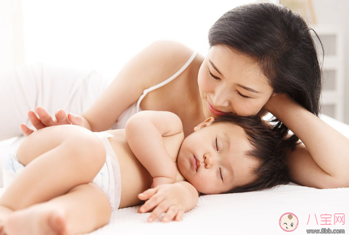 寶寶睡覺時間比較長需要叫醒他嗎 新生兒睡眠時間長叫醒好不好 寶寶睡覺時間比較長需要叫醒他嗎 新生兒睡眠時間長叫醒好不好