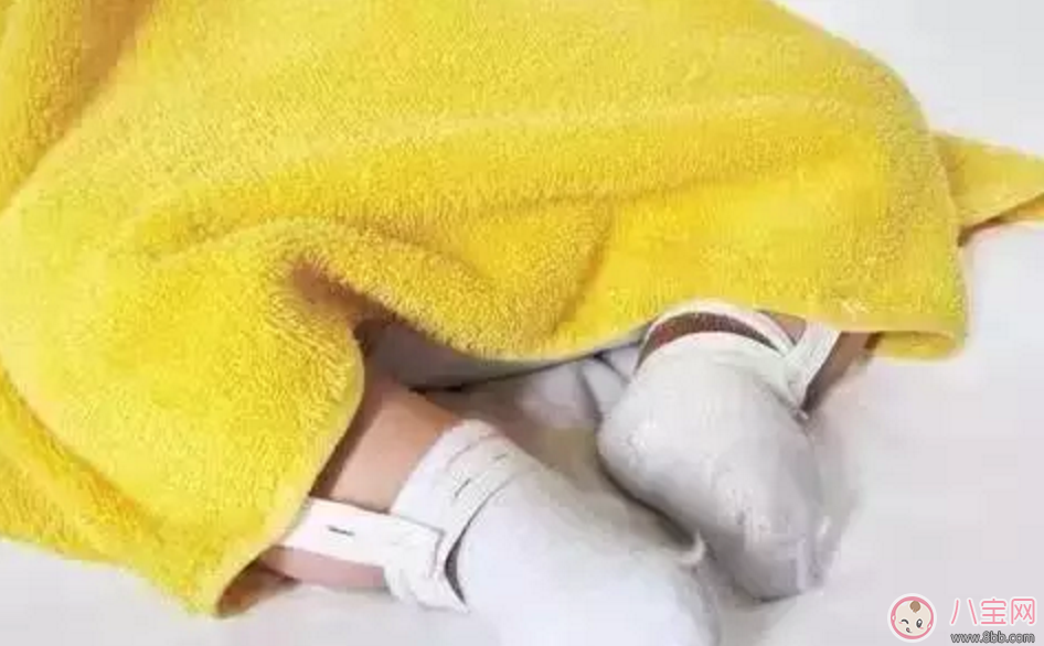 寶寶睡覺不踏實？超好用的防寶寶踢被子絕招！
