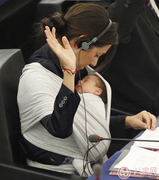 公眾場合哺乳爭議大 哺乳來塊哺乳巾吧