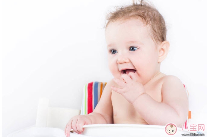 寶寶喜歡亂撕紙巾是怎么回事 寶寶亂拍桌子亂撕紙巾原來(lái)是在變聰明