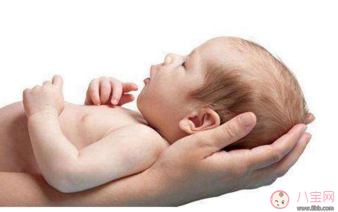 新生兒鼻尖上起了好多小白點(diǎn)是什么 寶寶鼻子上有小白點(diǎn)