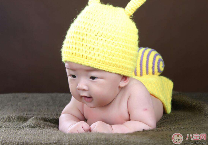 孩子不會抬頭怎么辦 正確訓練孩子抬頭的方法