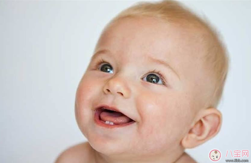 喂奶時總是被咬乳頭 這個反應(yīng)讓孩子咬得更兇