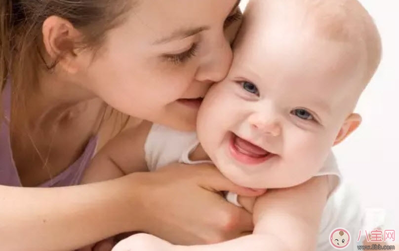 寶寶睡覺要不要叫醒吃奶 晚上新生兒要叫醒喂奶嗎