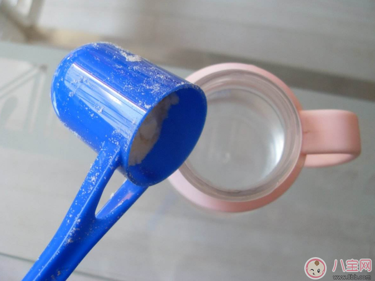 給孩子沖奶用冷水 這一定不是親媽