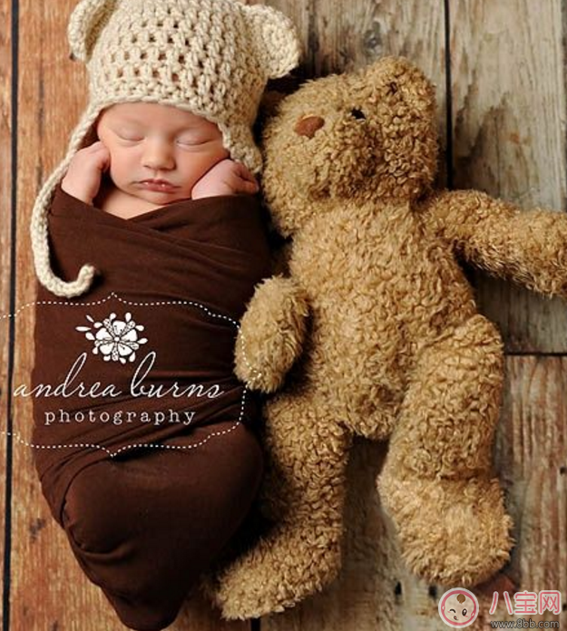 育兒中的兩個(gè)錯(cuò)誤 曬太陽補(bǔ)鈣喝果汁補(bǔ)充維生素