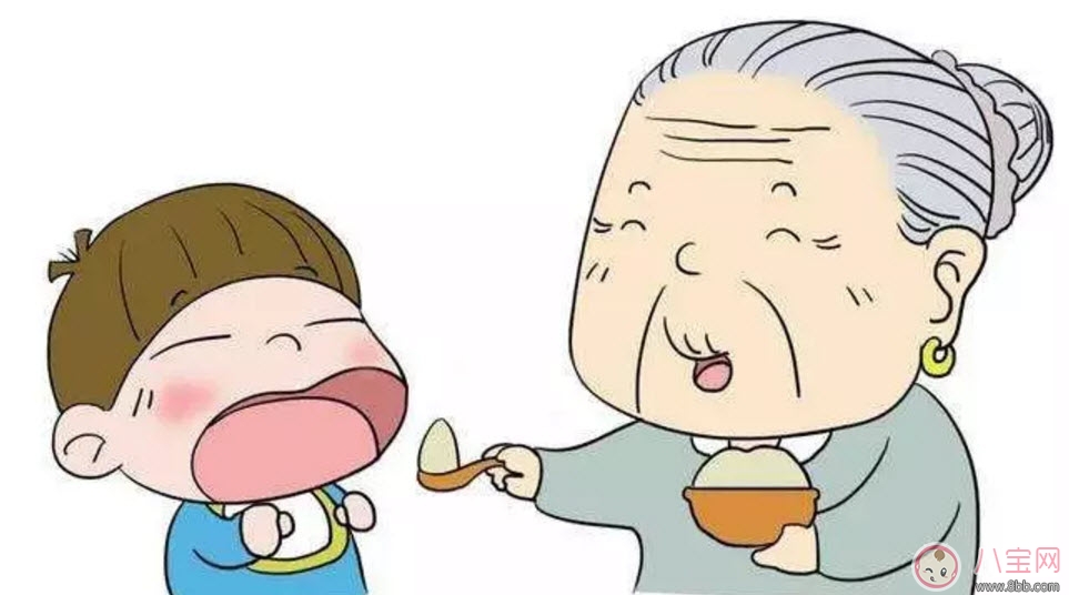 寶寶多大可以自己吃飯 怎么培養(yǎng)寶寶自己吃飯的習(xí)慣