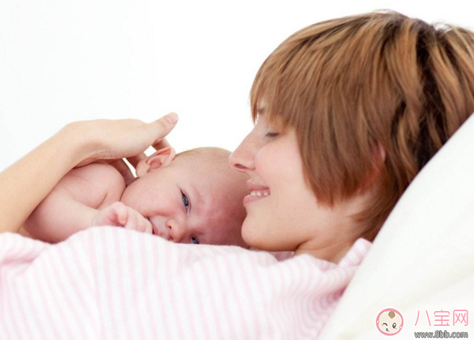 媽媽感冒還可以喂奶嗎 哺乳媽媽感冒怎么辦 媽媽感冒還可以喂奶嗎 哺乳媽媽感冒怎么辦