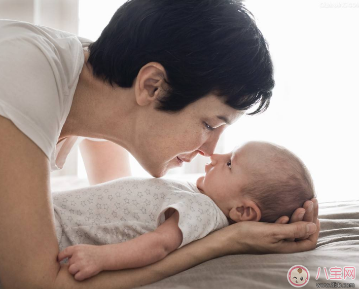 媽媽感冒還可以喂奶嗎 哺乳媽媽感冒怎么辦 媽媽感冒還可以喂奶嗎 哺乳媽媽感冒怎么辦