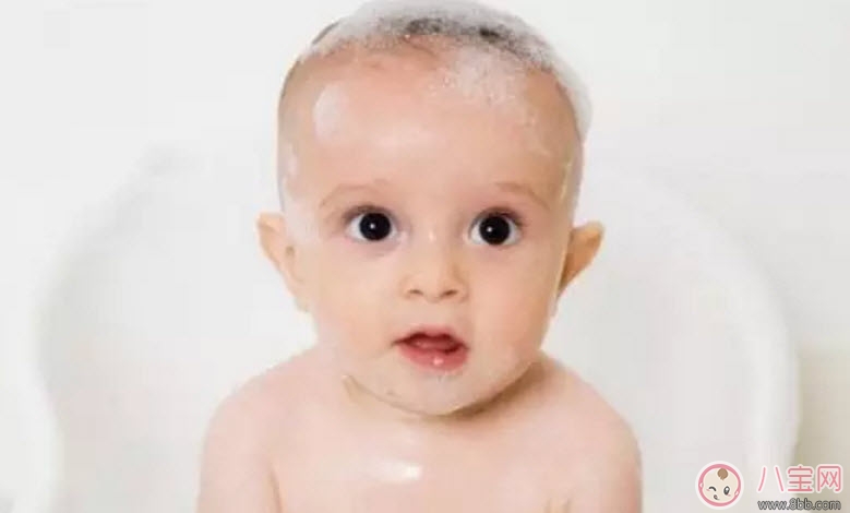 秋天如何給寶寶護理皮膚 寶寶要不要用護膚品(如何挑選寶寶護膚品)