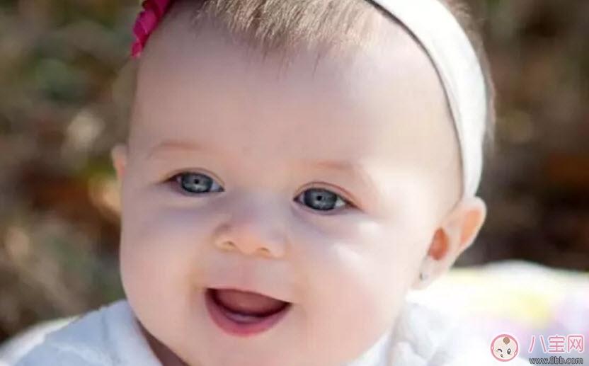 寶寶脖子上有濕疹可以擦爽身粉嗎 新生兒脖子濕疹如何護理