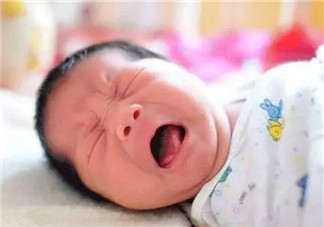 寶寶脖子上有濕疹可以擦爽身粉嗎 新生兒脖子濕疹如何護(hù)理