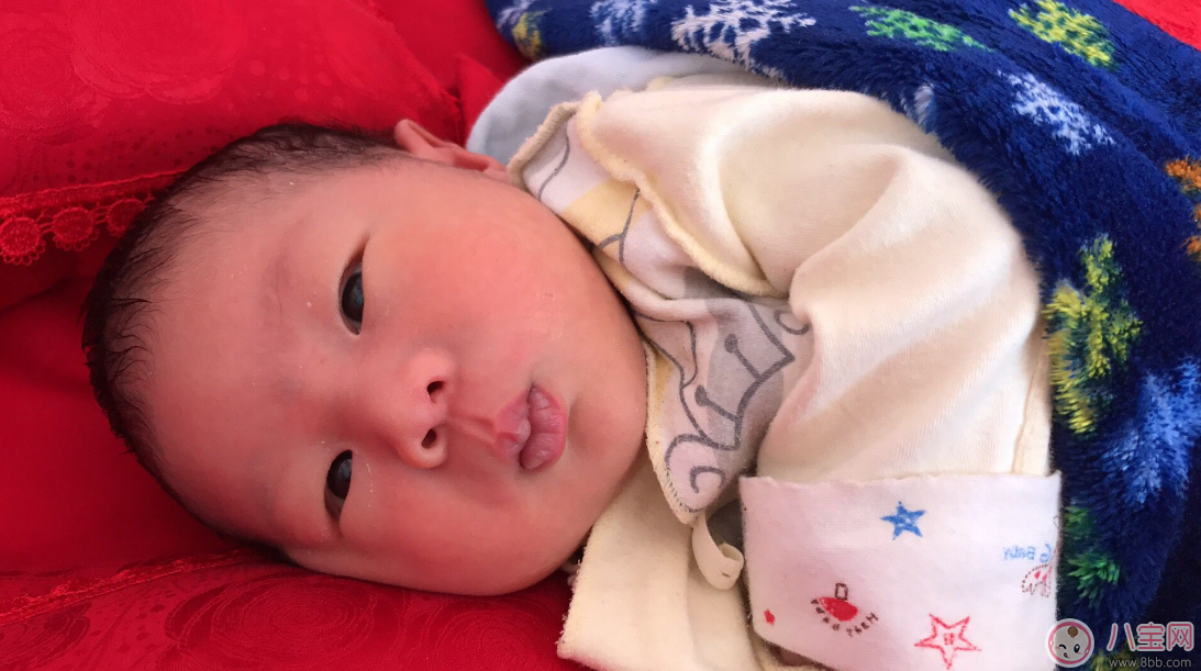 寶貝打嗝不止緩解方法很簡(jiǎn)單 講究方法效果快 