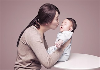 寶貝打嗝不止緩解方法很簡單 講究方法效果快